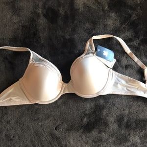 NWT Wacoal Smooth bra 36B